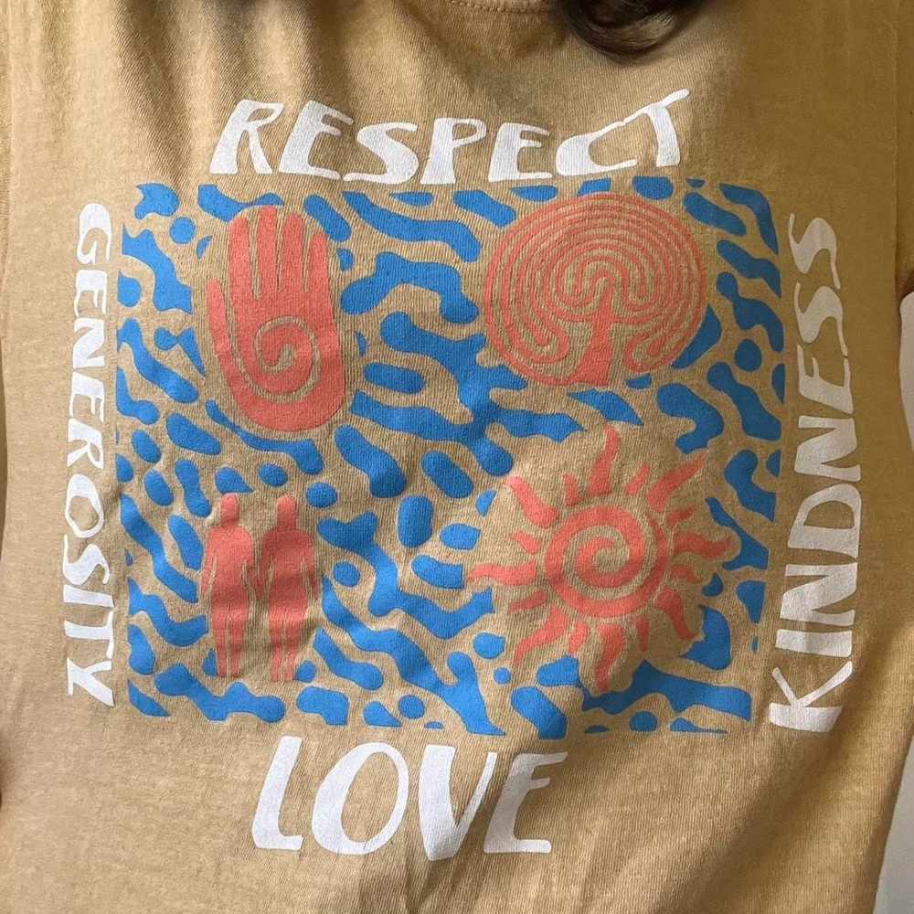 Yellow Graphic T-Shirt with Blue and Orange Summer Boho Design Pacsun’s - Picture 2 of 4